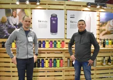 Lennard van den Boom (links) en Patrick Hulleman (rechts) van Klean Kanteen tonen hun nieuwe series TK Pro en TK Wide. “Wij willen met onze producten een duurzame oplossing bieden tegen plastic.”